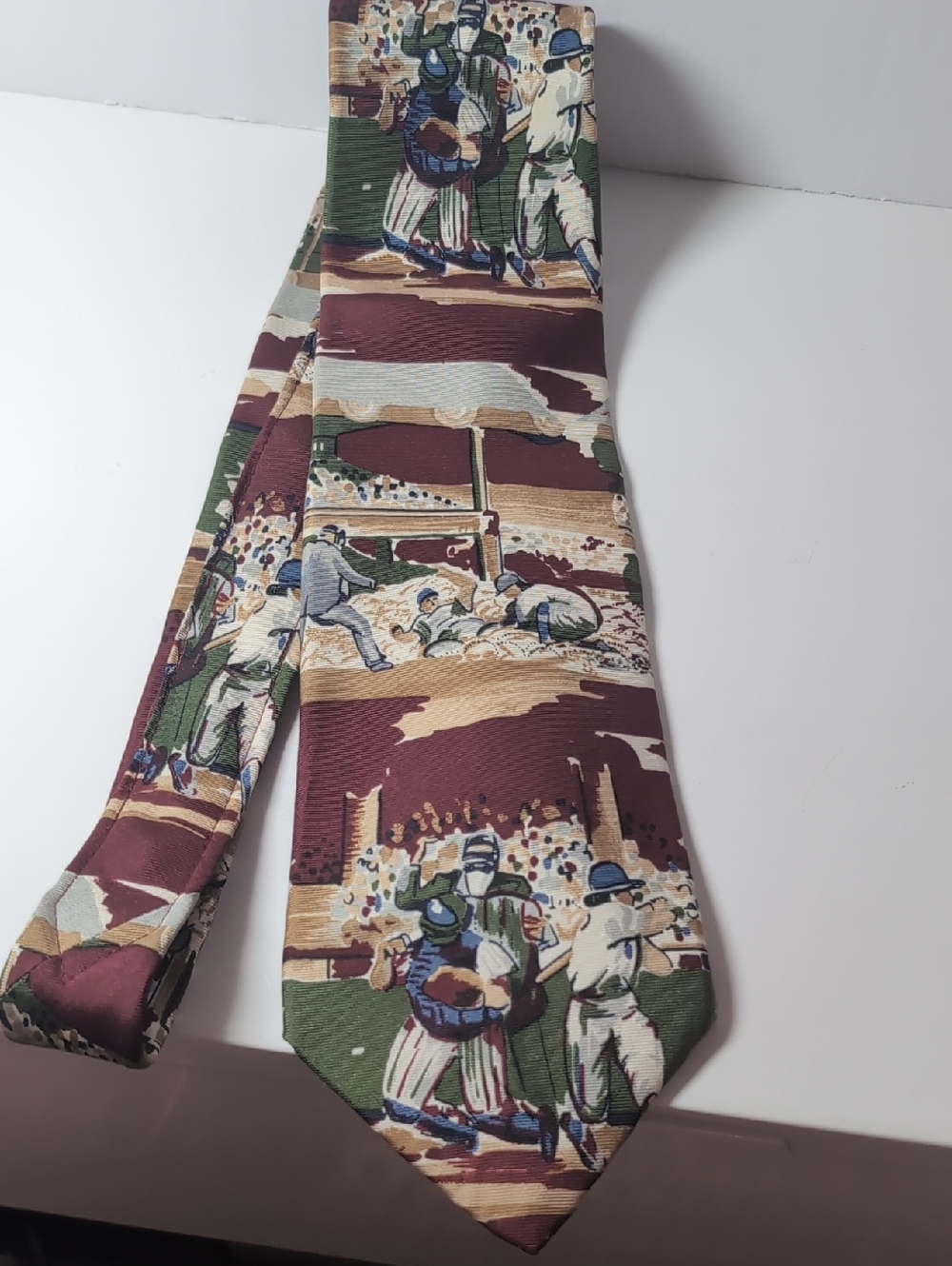 Roundtree & Yorke Baseball Silk Tie in Maroon, Green, Cream